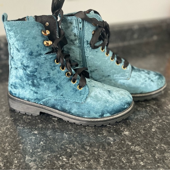 Size 7 blue velvet combat boots - Picture 3 of 5
